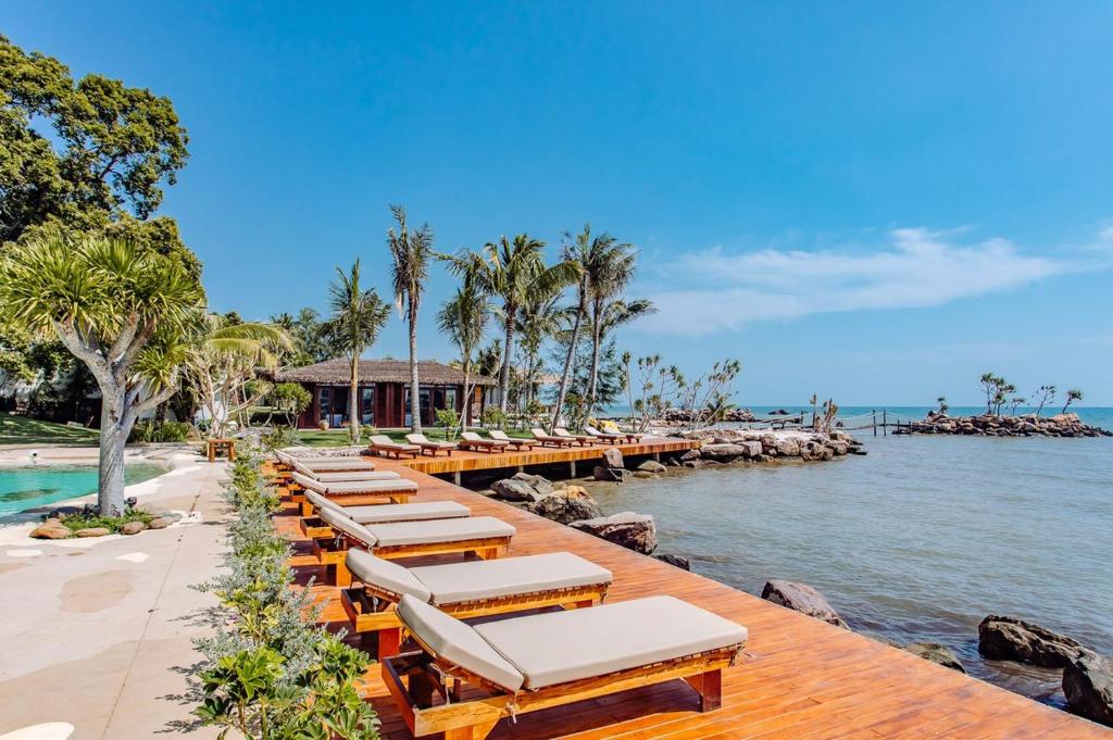 Bình minh Rock Beach Resort